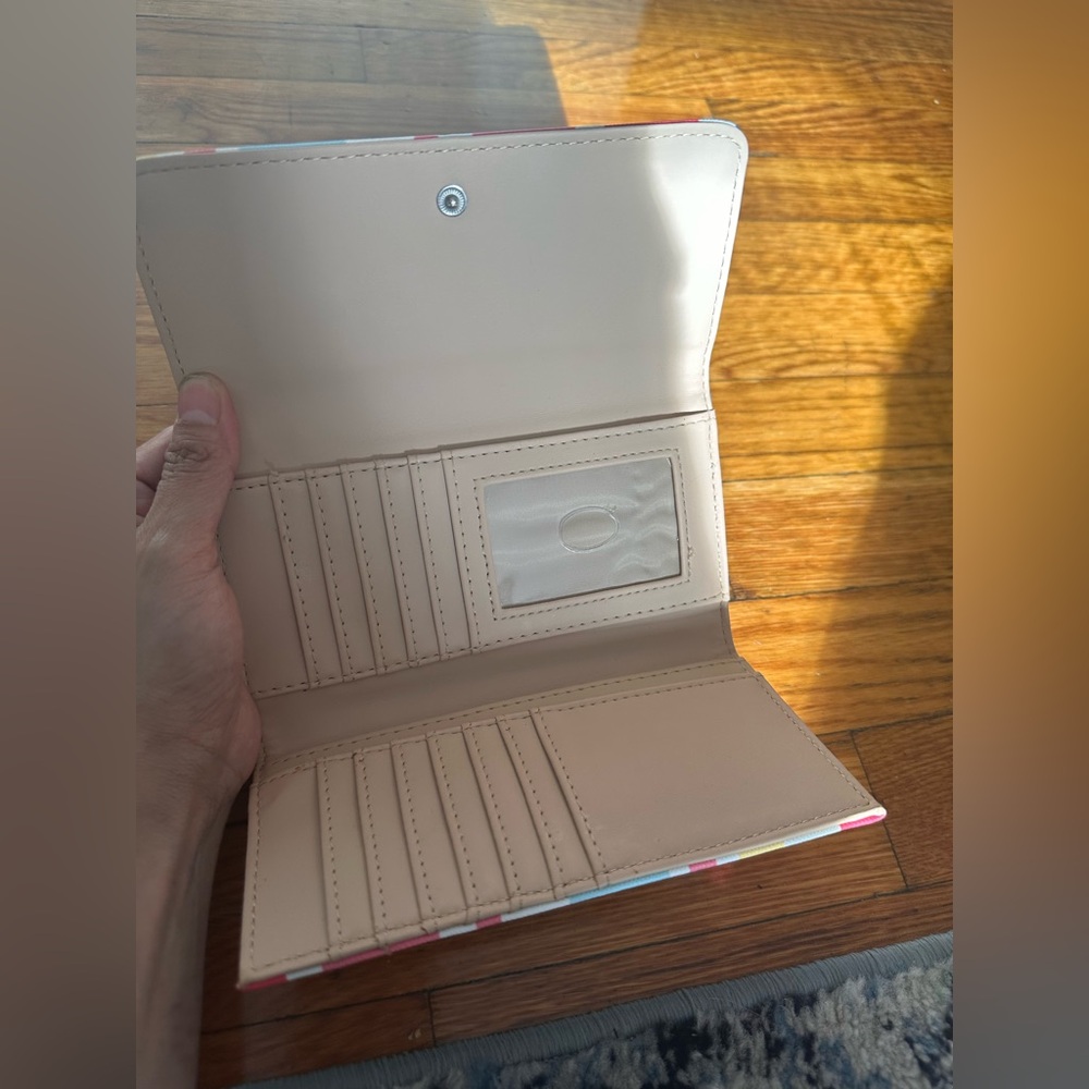 Guess Wallet - Picture 4 of 4
